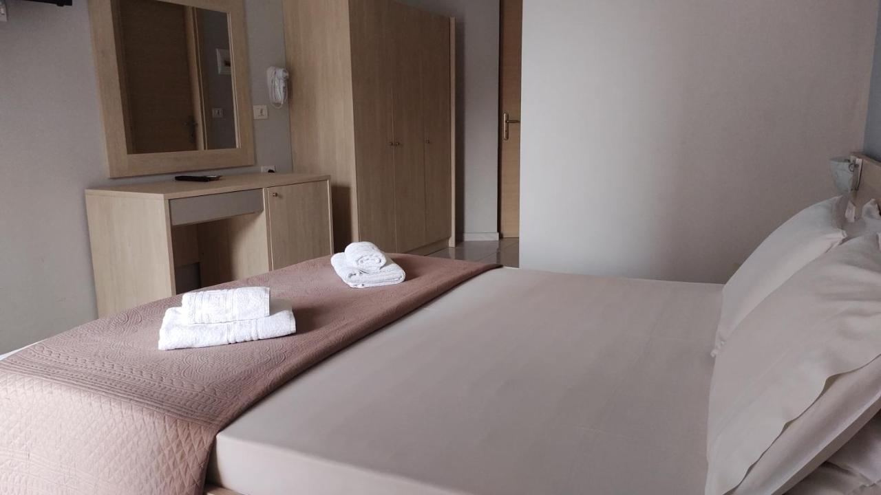 Delfini Hotel Nydri  Ngoại thất bức ảnh